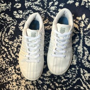 K-Swiss Classic Sneaker for kids size 1.5